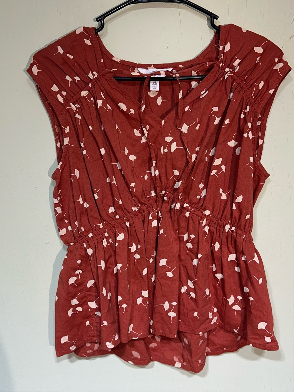 Time and Tru rust floral spade neck smocked hem cap sleeve blouse size xs